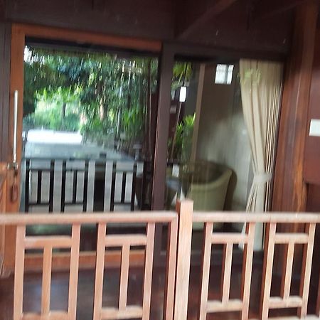 אמפווה Ruean Mai Chai Khlong מראה חיצוני תמונה