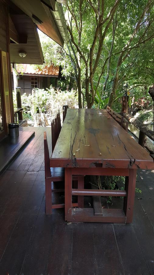 אמפווה Ruean Mai Chai Khlong מראה חיצוני תמונה