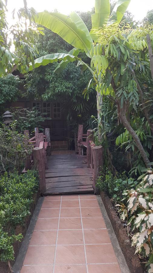 אמפווה Ruean Mai Chai Khlong מראה חיצוני תמונה