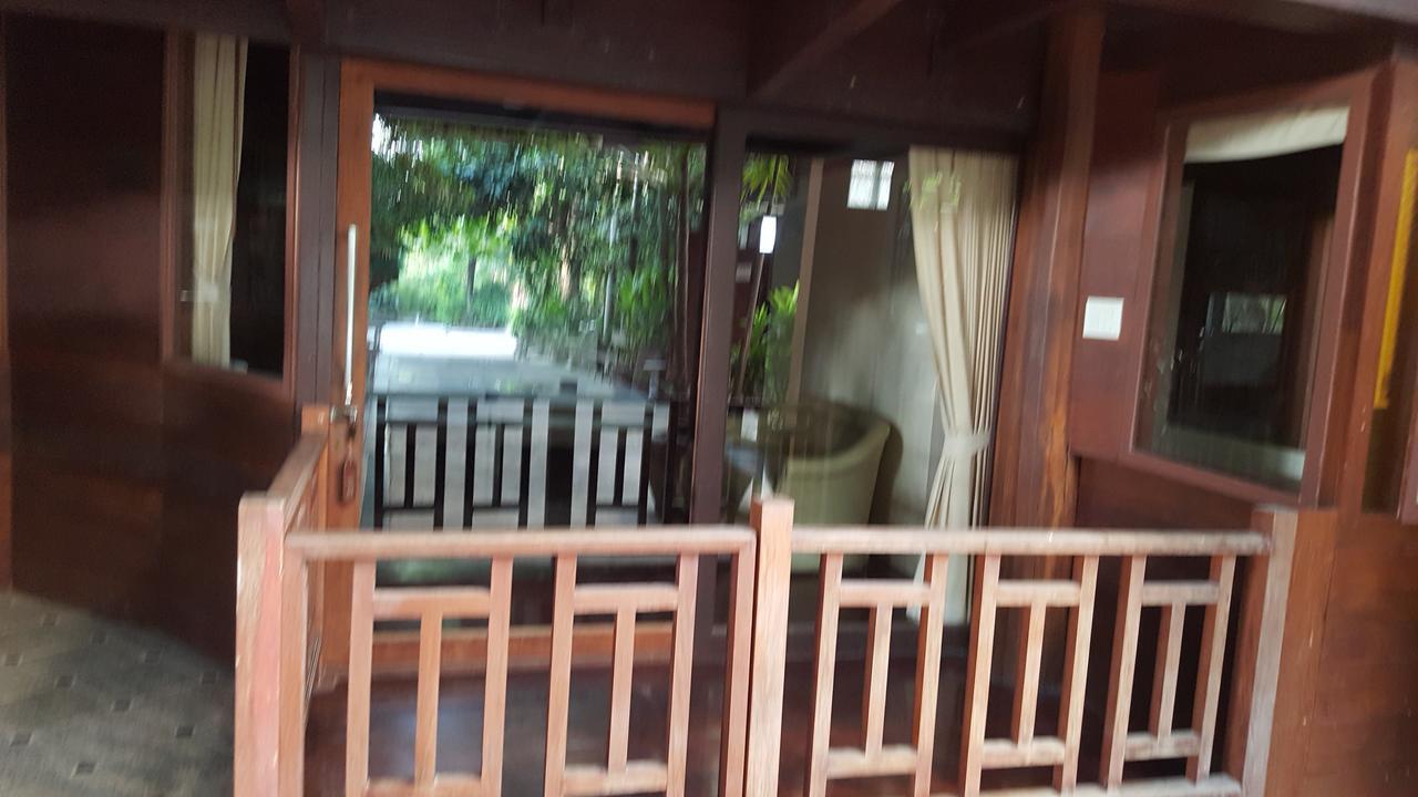 אמפווה Ruean Mai Chai Khlong מראה חיצוני תמונה