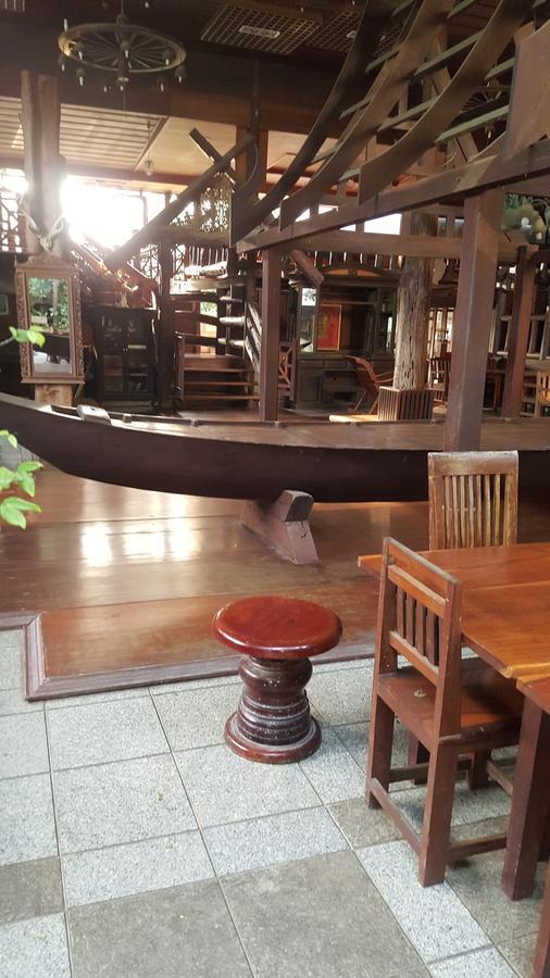 אמפווה Ruean Mai Chai Khlong מראה חיצוני תמונה