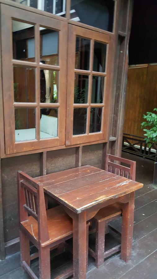 אמפווה Ruean Mai Chai Khlong מראה חיצוני תמונה