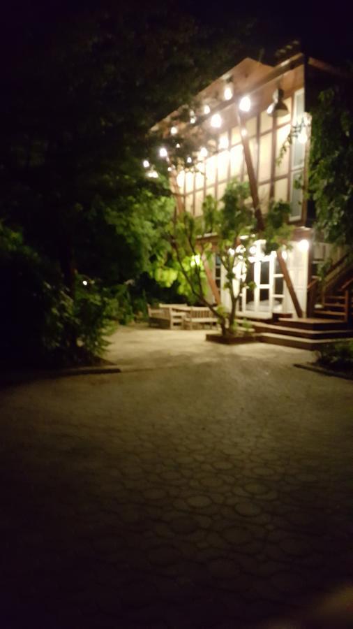 אמפווה Ruean Mai Chai Khlong מראה חיצוני תמונה