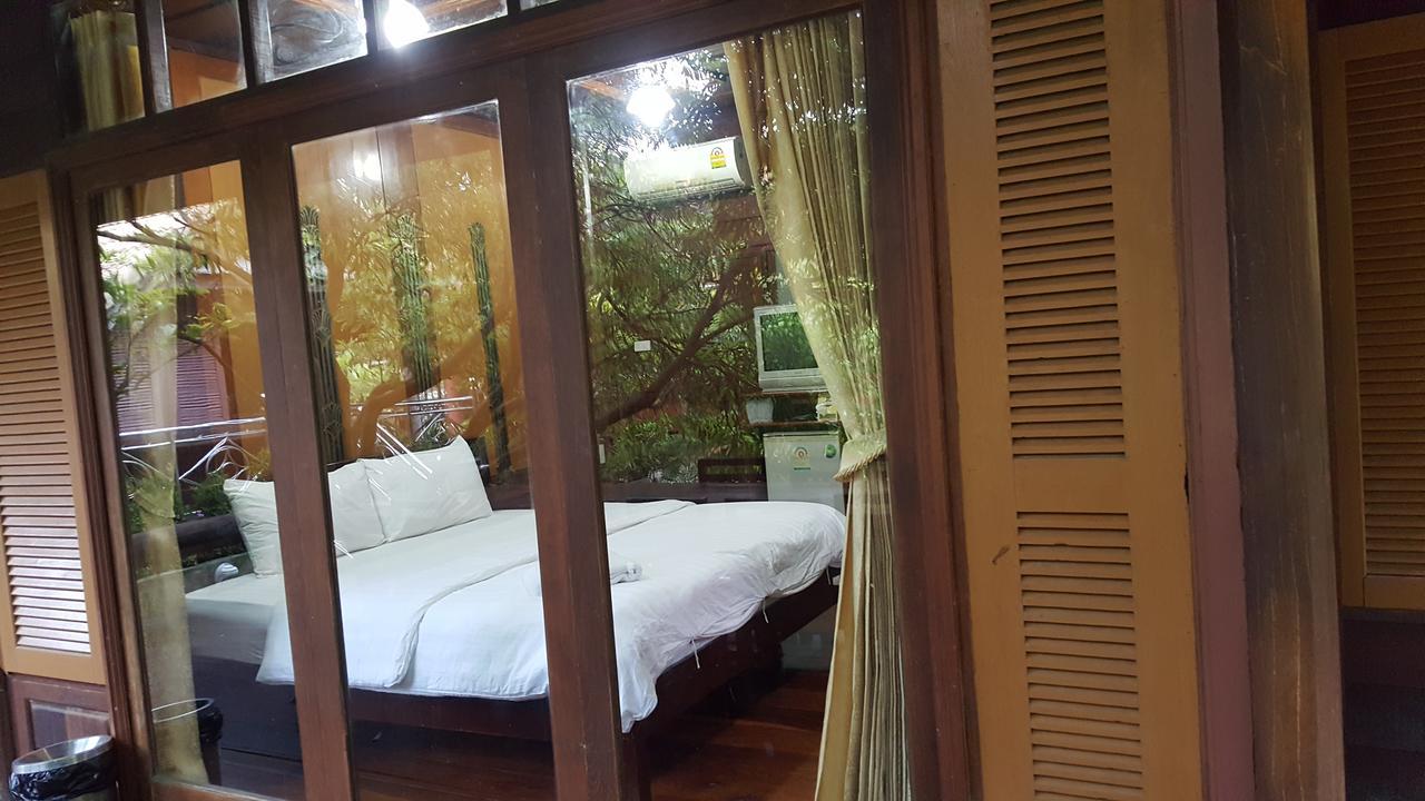 אמפווה Ruean Mai Chai Khlong מראה חיצוני תמונה