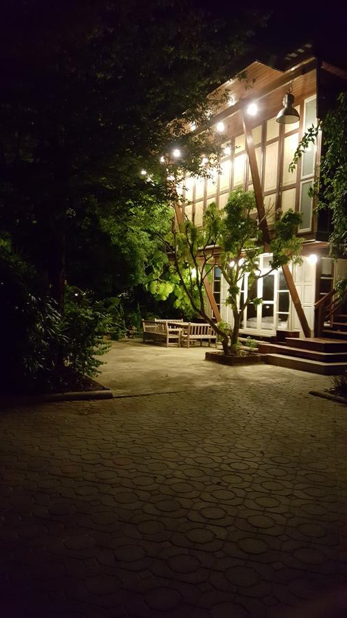 אמפווה Ruean Mai Chai Khlong מראה חיצוני תמונה
