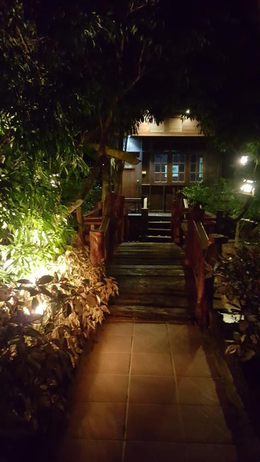 אמפווה Ruean Mai Chai Khlong מראה חיצוני תמונה