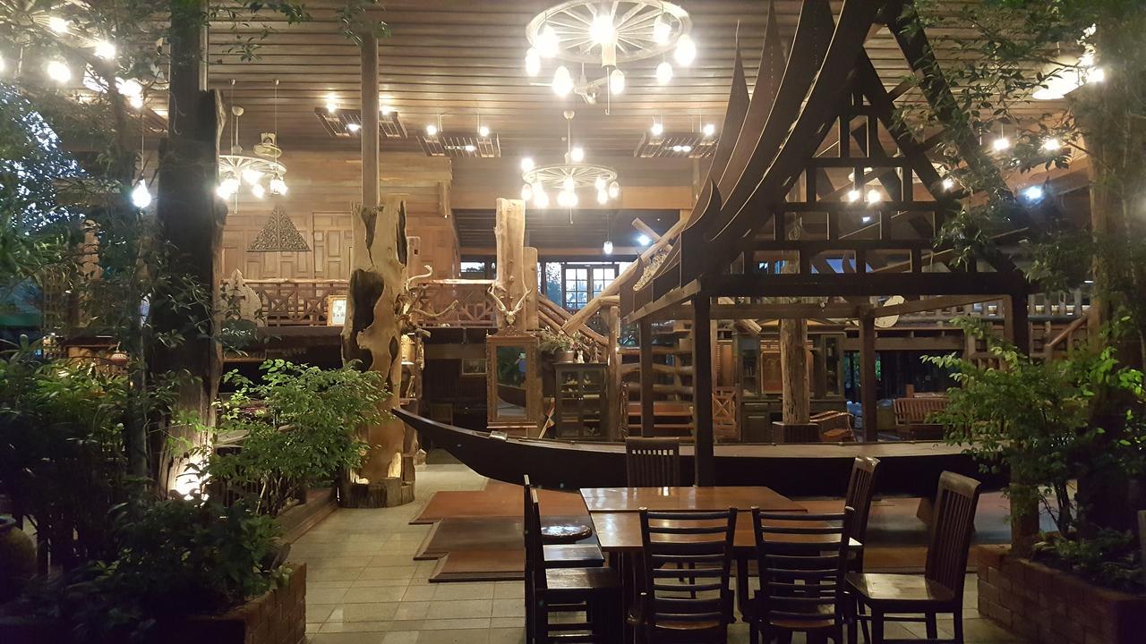 אמפווה Ruean Mai Chai Khlong מראה חיצוני תמונה
